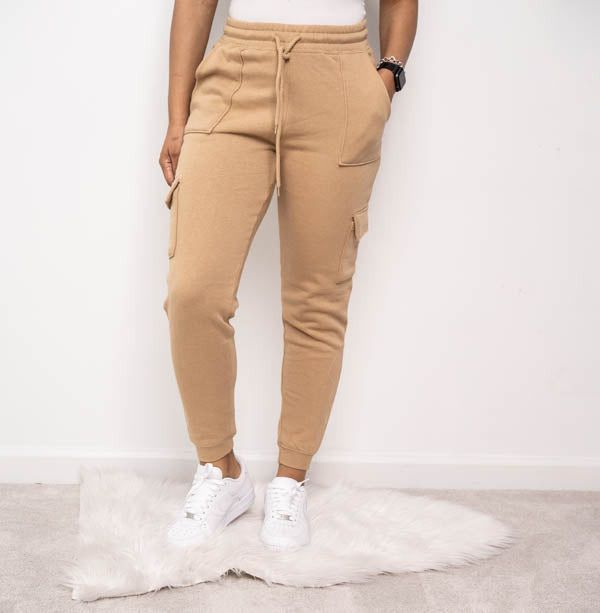 Fleece High-Waisted Cargo Jogger Pants (Tan)
