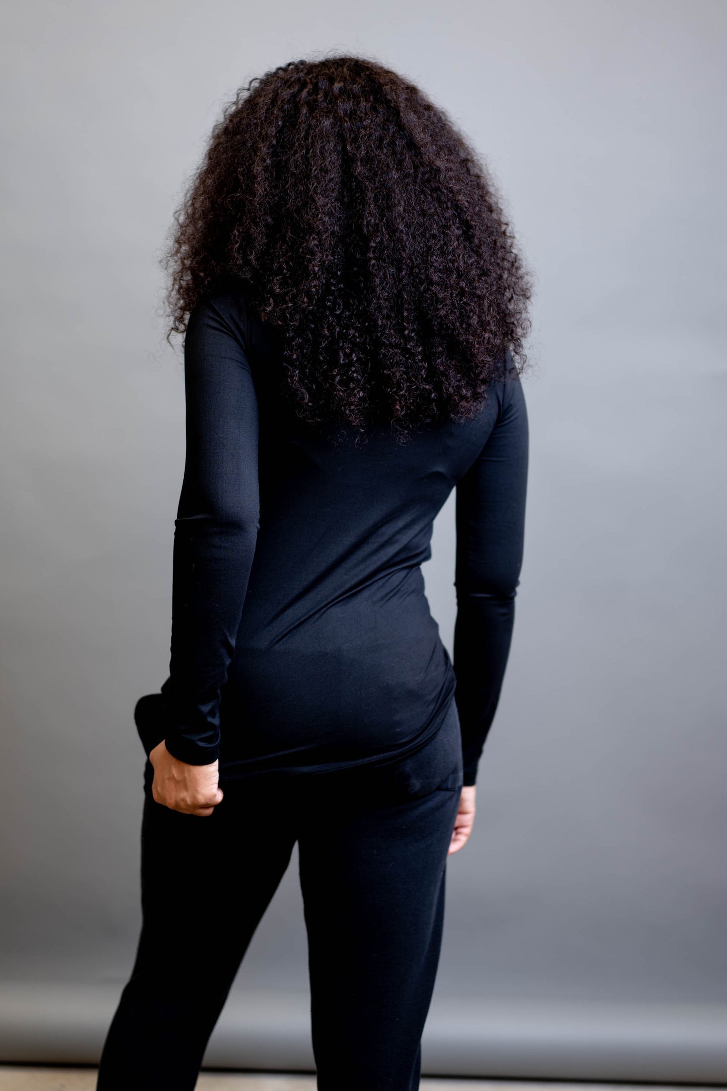 Round Neck Long-Sleeve Shirt (Black)